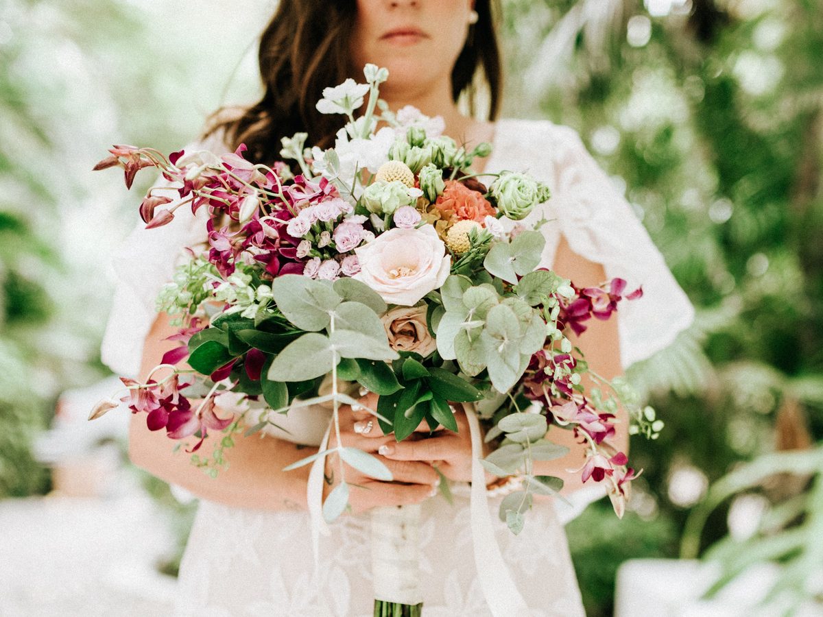 Blumen und Dekoration für die Hochzeit